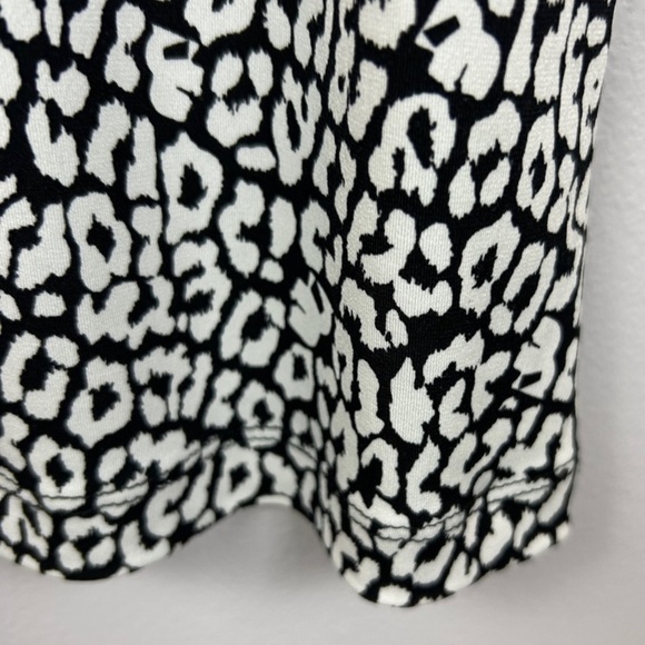 KARL LAGERFELD B&W Short Sleeve Shift Dress | Medium - Picture 6 of 10